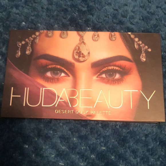 HUDA BEAUTY Other - Huda eyeshadow palette